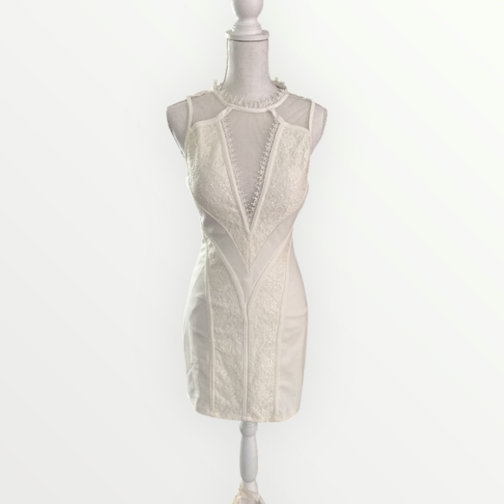 Elegant White Sleeveless Dress